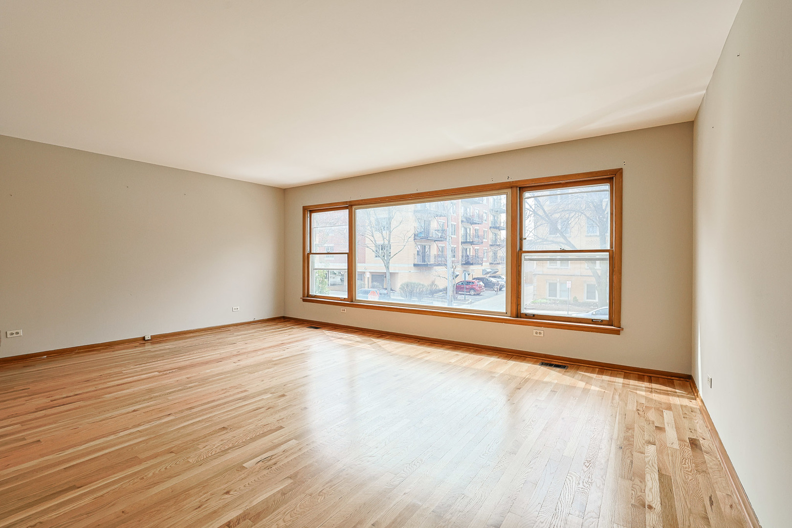 8019 Kilpatrick Avenue Skokie, IL 60076 - Photo 4 of 23