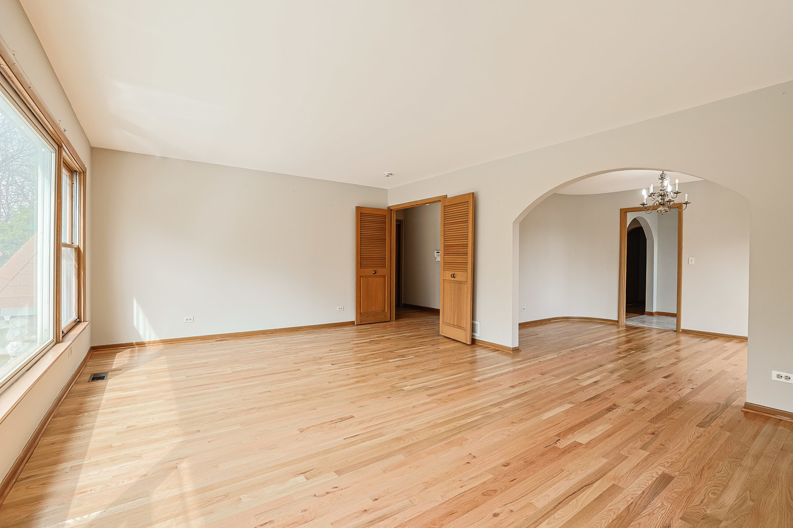 8019 Kilpatrick Avenue Skokie, IL 60076 - Photo 5 of 23