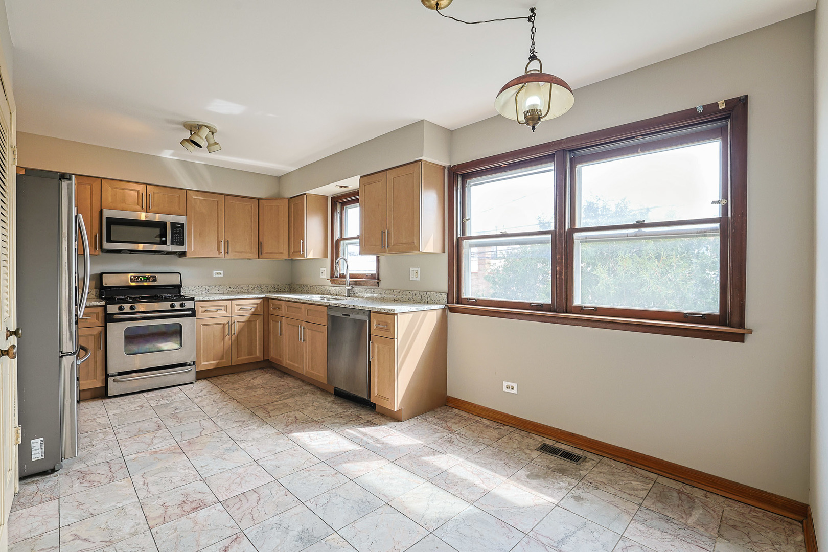 8019 Kilpatrick Avenue Skokie, IL 60076 - Photo 7 of 23