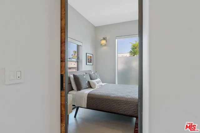 $5,500 | 611 North Bronson Avenue, Unit 6, Los Angeles, CA 90004