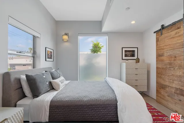 $5,500 | 611 North Bronson Avenue, Unit 6, Los Angeles, CA 90004