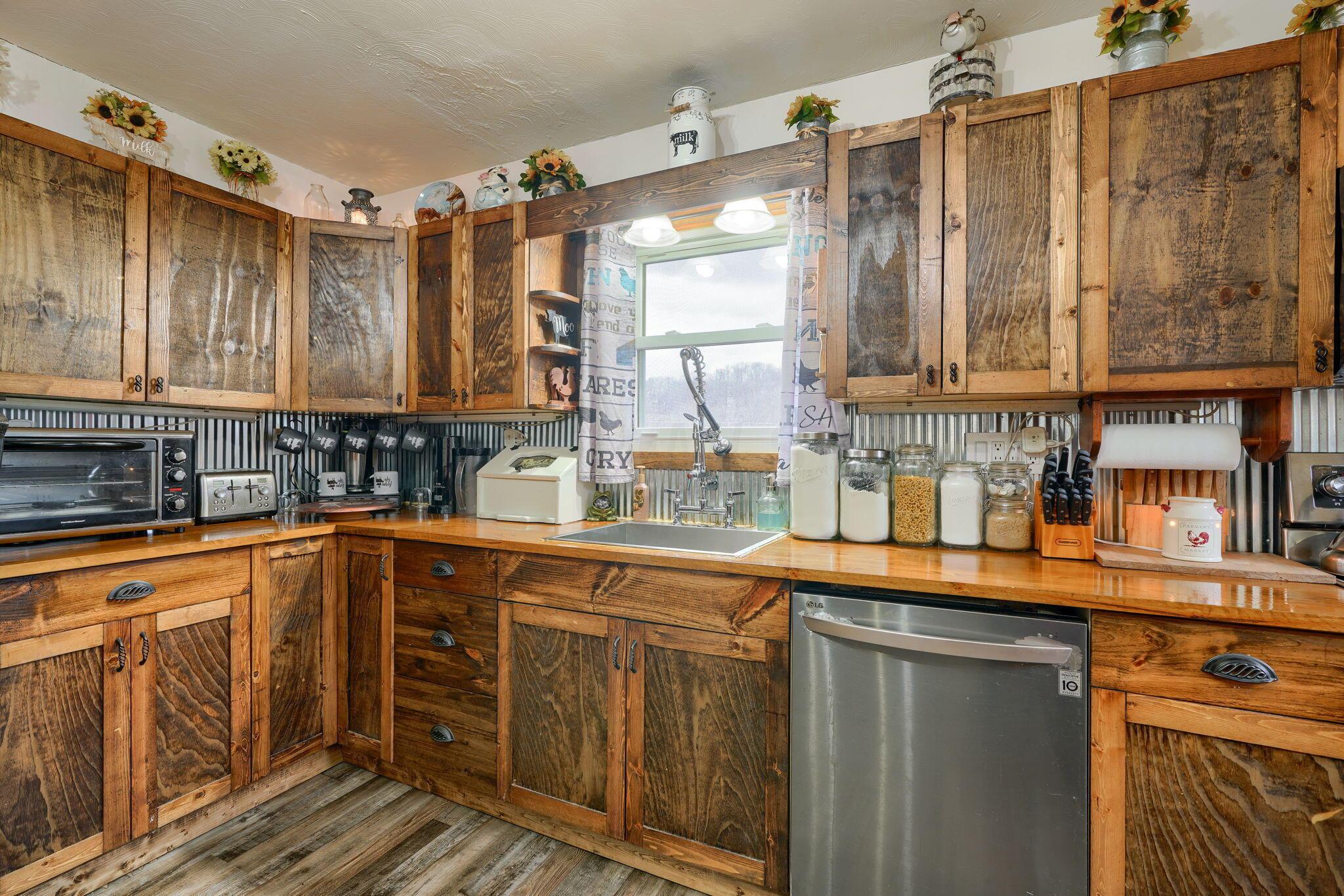 448 Jackson Furnace Road Oak Hill, OH 45656 - Photo 17 of 33 17. Kitchen