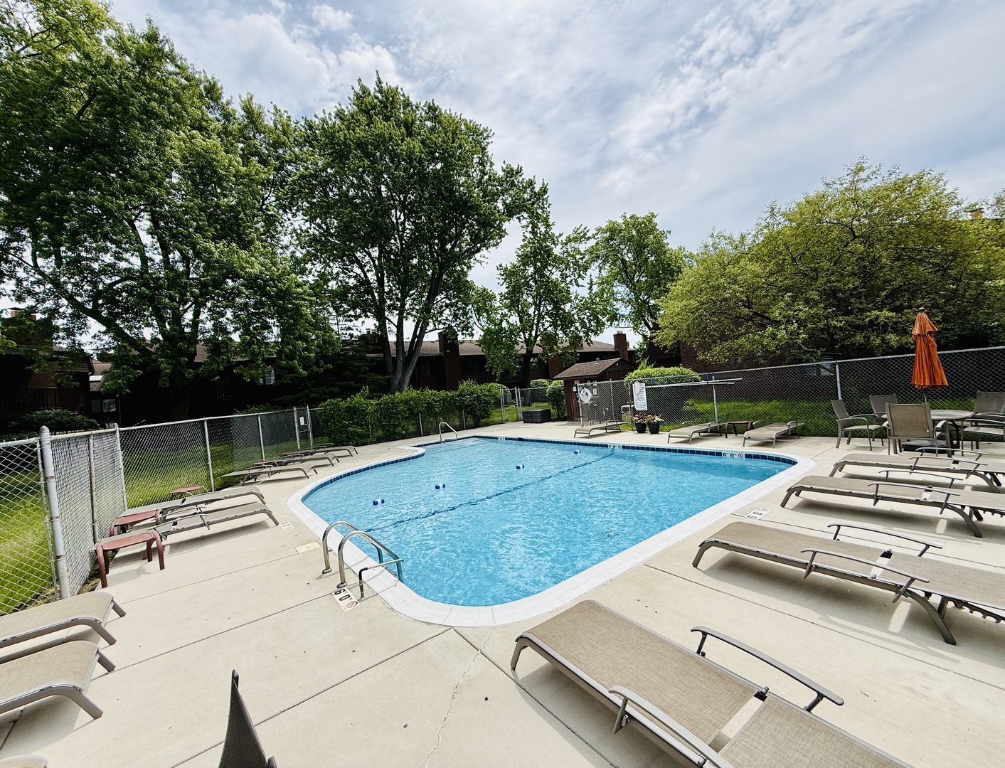 414 South Dee Road Park Ridge, IL 60068 - Photo 2 of 37 a view of a swimming pool with a patio