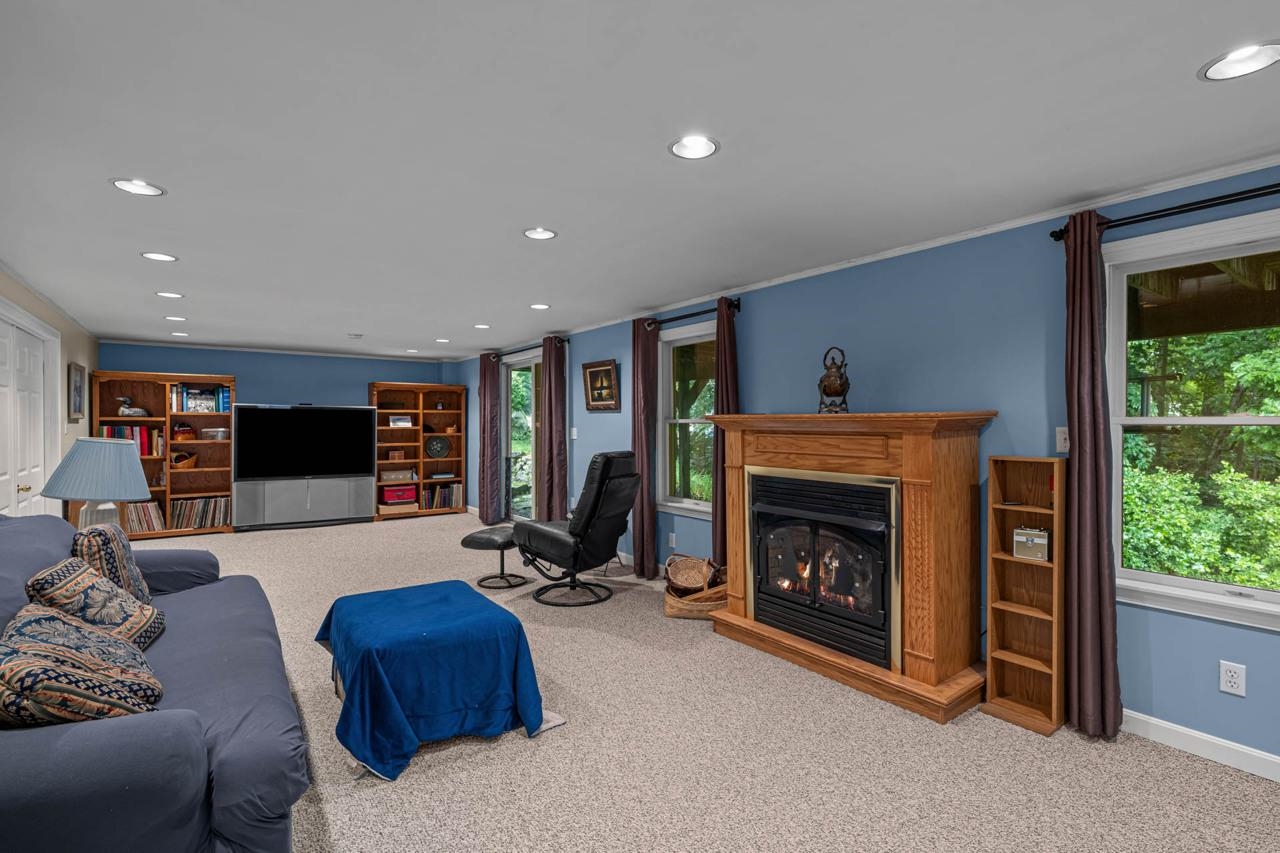 1 Trent Road Hooksett, NH 03106 - Photo 39 of 42