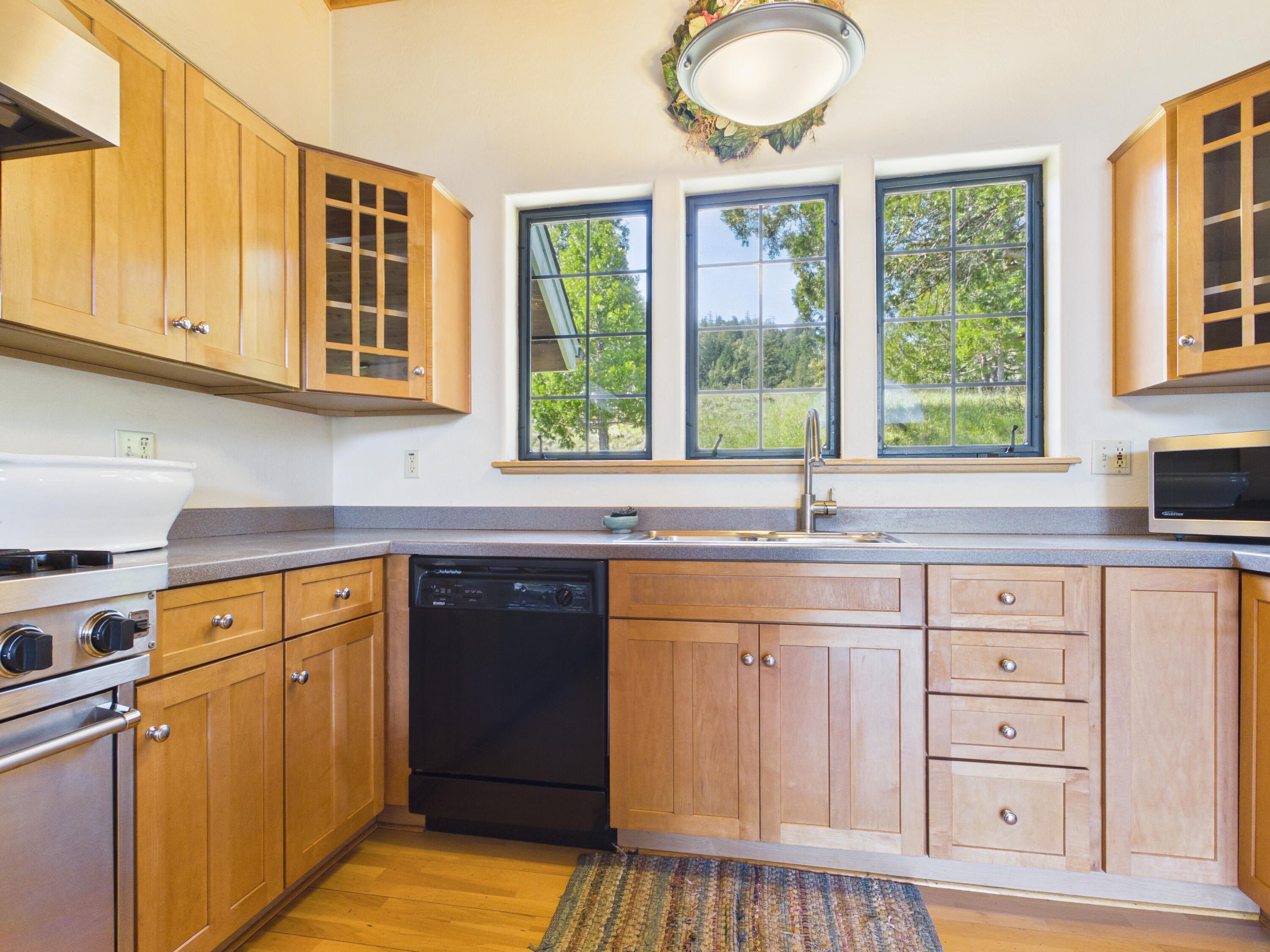 7926 Thomas Road Miranda, CA 95553 - Photo 23 of 83