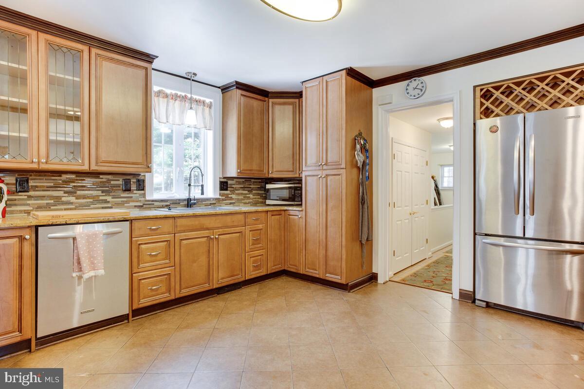 6269 Solomons Island Road Tracys Landing, MD 20779 - Photo 15 of 99 Main kitchen area