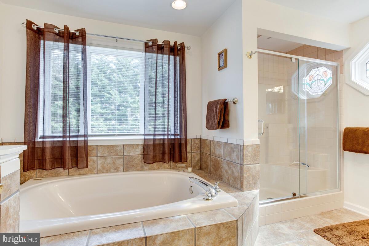 6269 Solomons Island Road Tracys Landing, MD 20779 - Photo 30 of 99 Owners suite soaking tub
