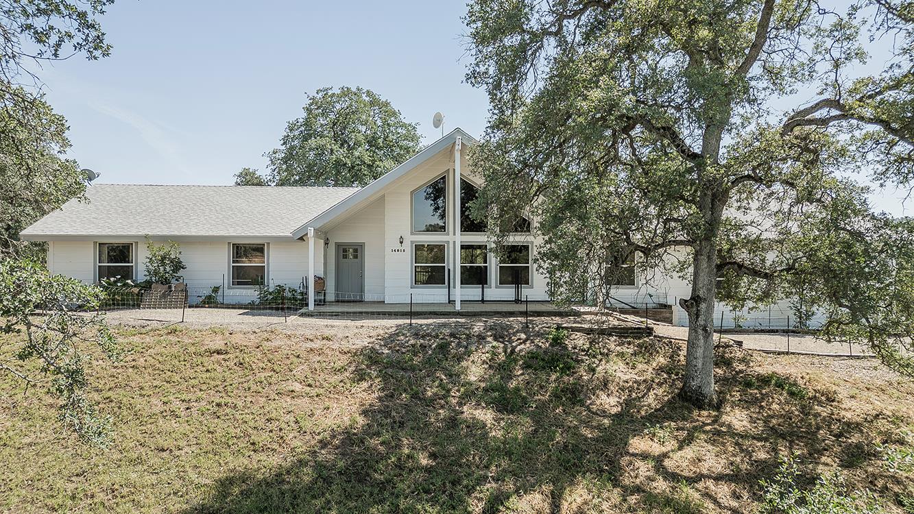 14815 Garlock Lane Prather, CA 93651 - Photo 3 of 80 a front view of a house with a garden