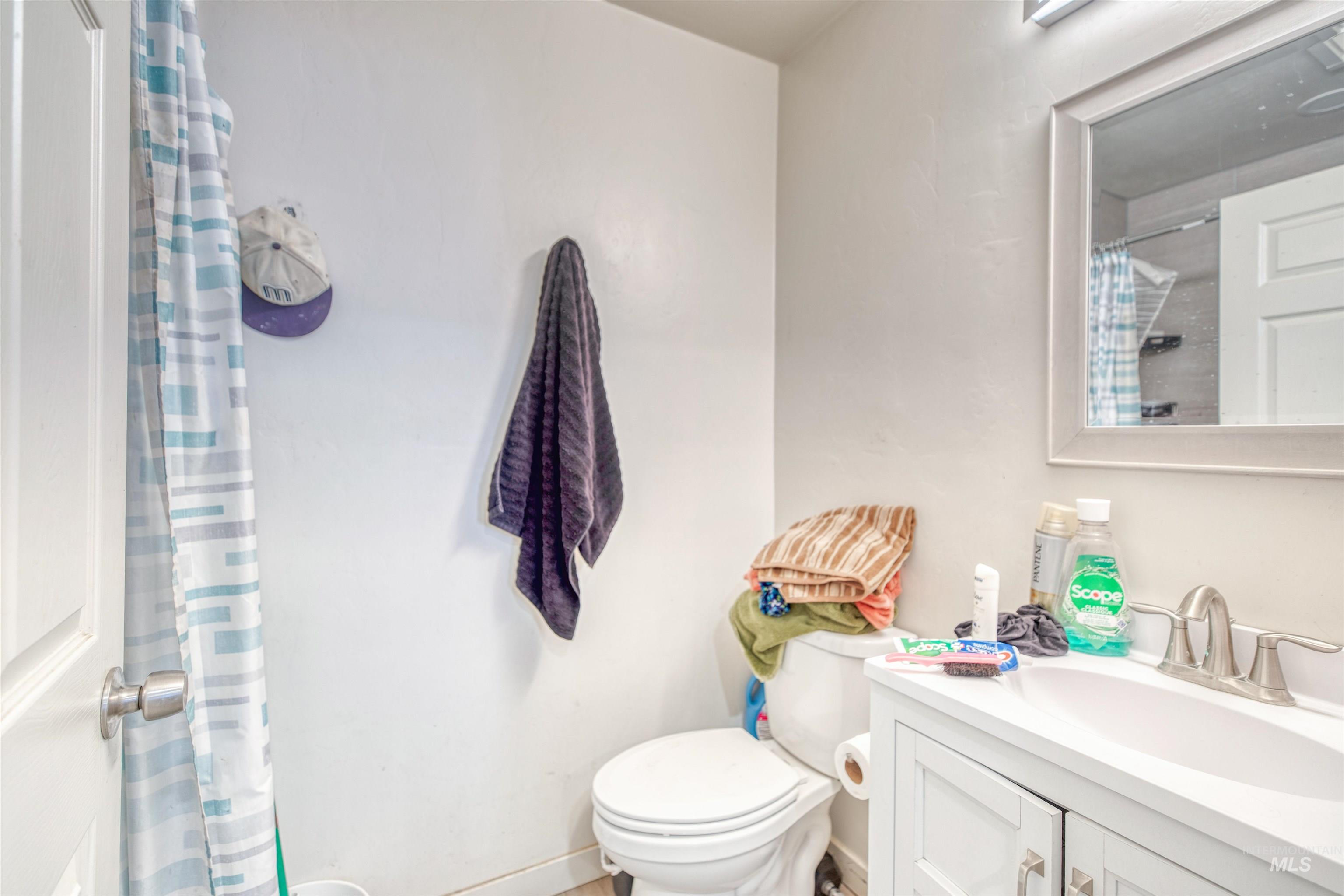 106 East Main Street Nyssa, OR 97913 - Photo 17 of 32 Bathroom featuring vanity and curtained shower