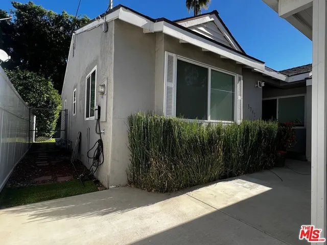 a view of back yard of the house
