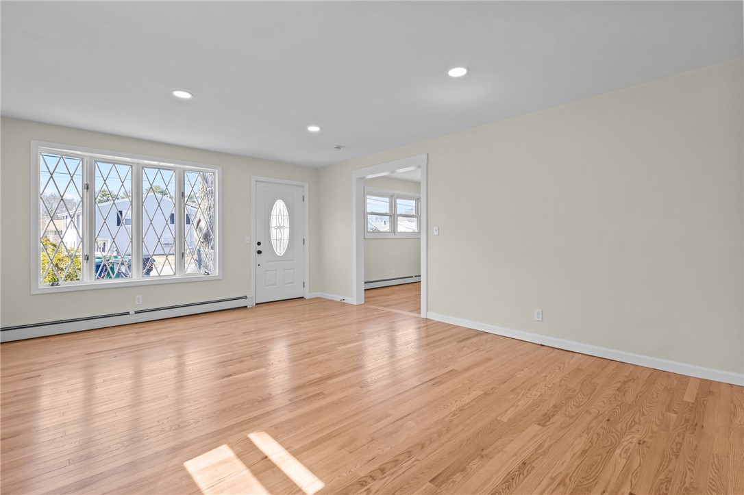 176 Horse Neck Road Warwick, RI 02889 - Photo 13 of 37