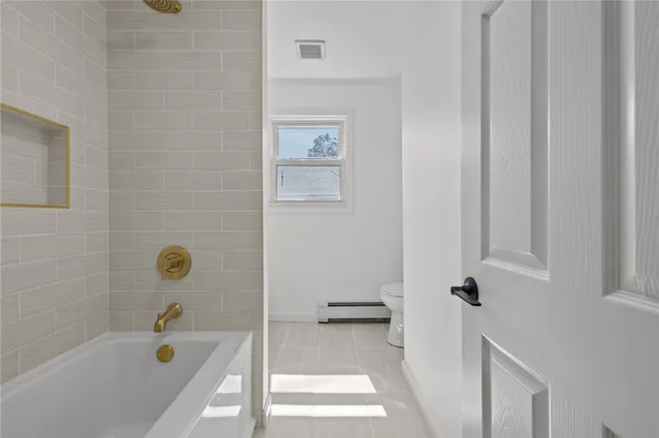 $469,900 | 176 Horse Neck Road, Warwick, RI 02889