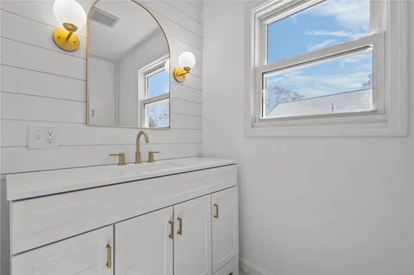 $469,900 | 176 Horse Neck Road, Warwick, RI 02889