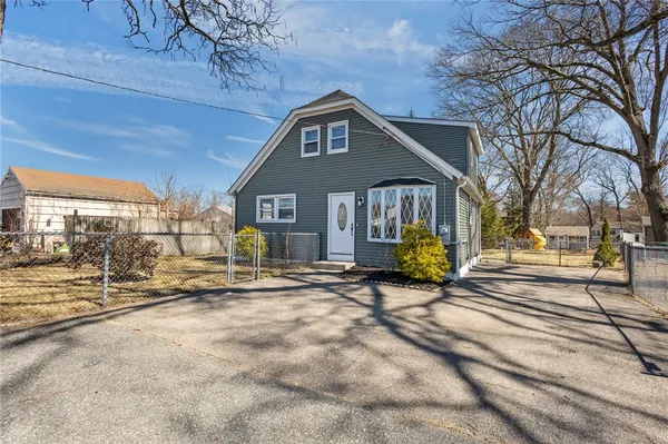 $469,900 | 176 Horse Neck Road, Warwick, RI 02889