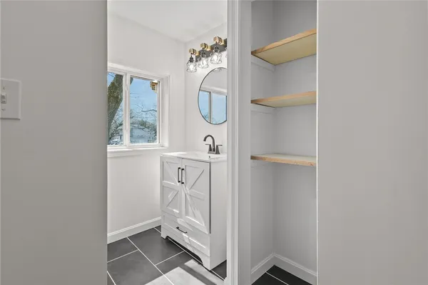$469,900 | 176 Horse Neck Road, Warwick, RI 02889