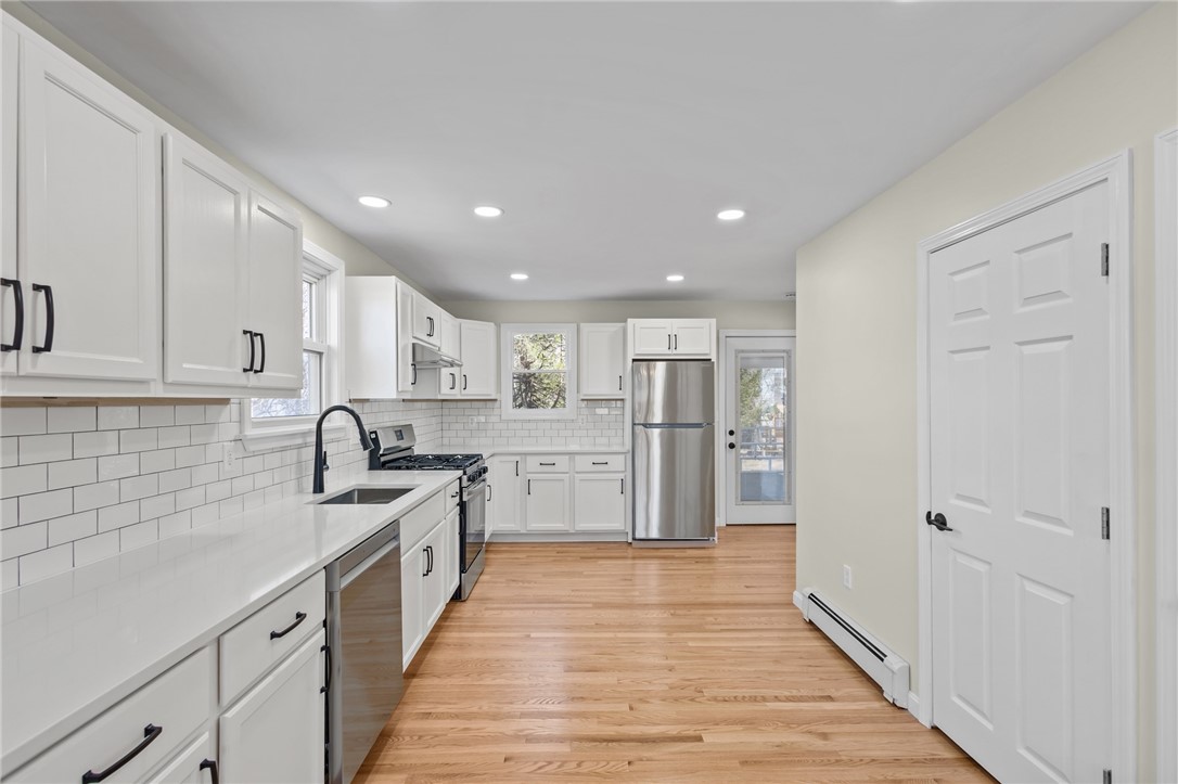 176 Horse Neck Road Warwick, RI 02889 - Photo 4 of 37