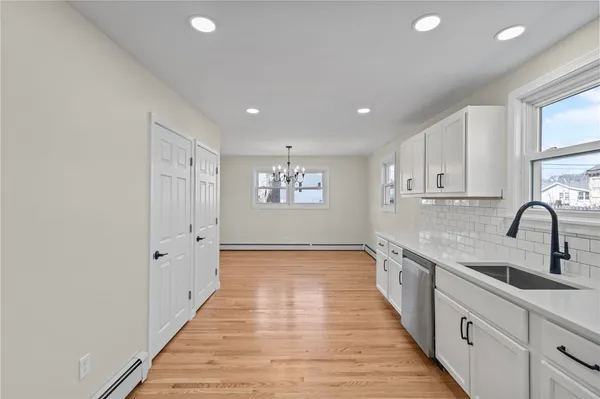 $469,900 | 176 Horse Neck Road, Warwick, RI 02889