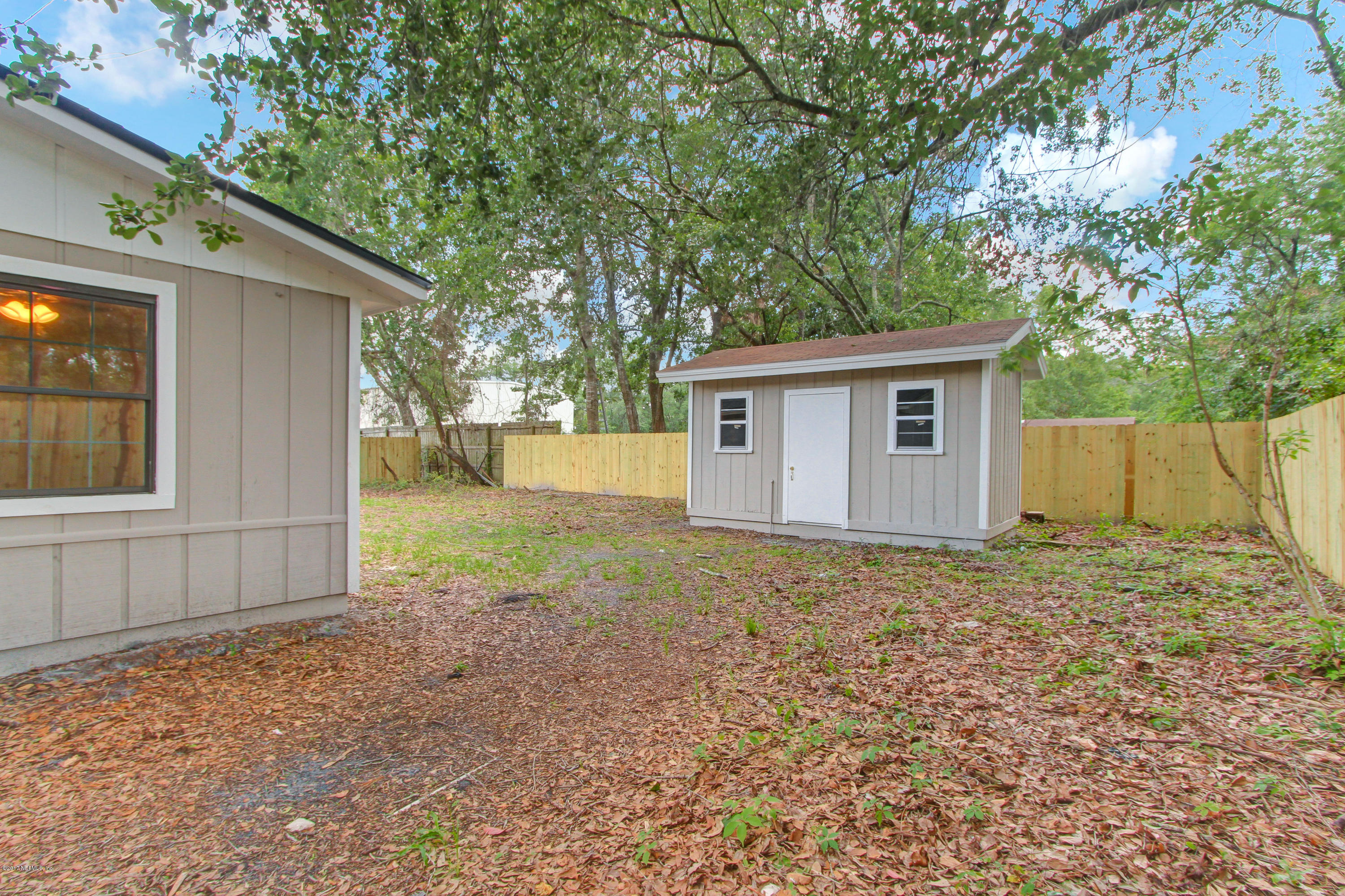 8236 Cassie Road Jacksonville, FL 32221 - Photo 27 of 29 a backyard of a house