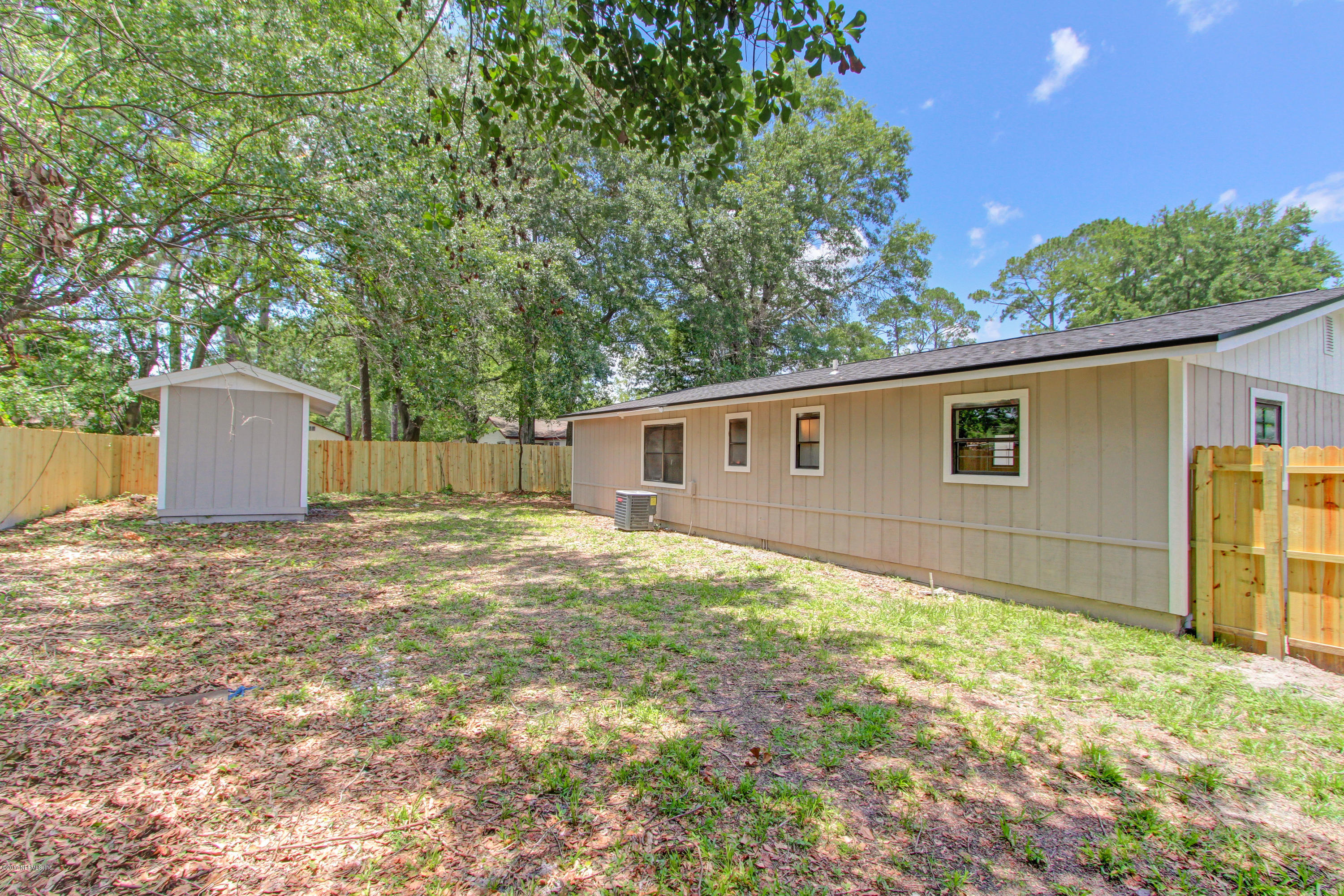 8236 Cassie Road Jacksonville, FL 32221 - Photo 29 of 29 a backyard of a house