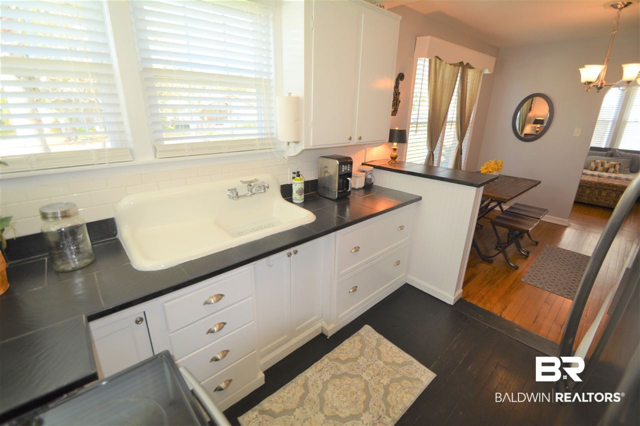 261 Mohawk Street Mobile, AL 36606 - Photo 7 of 22