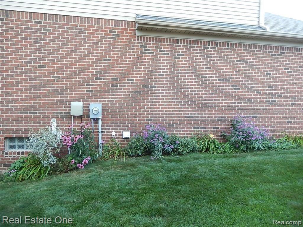 3447 Columbia Drive Rochester, MI 48307 - Photo 40 of 44 Side View