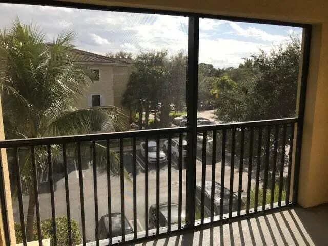 $1,950 | 2729 Anzio Court, Unit 306, Palm Beach Gardens, FL 33410