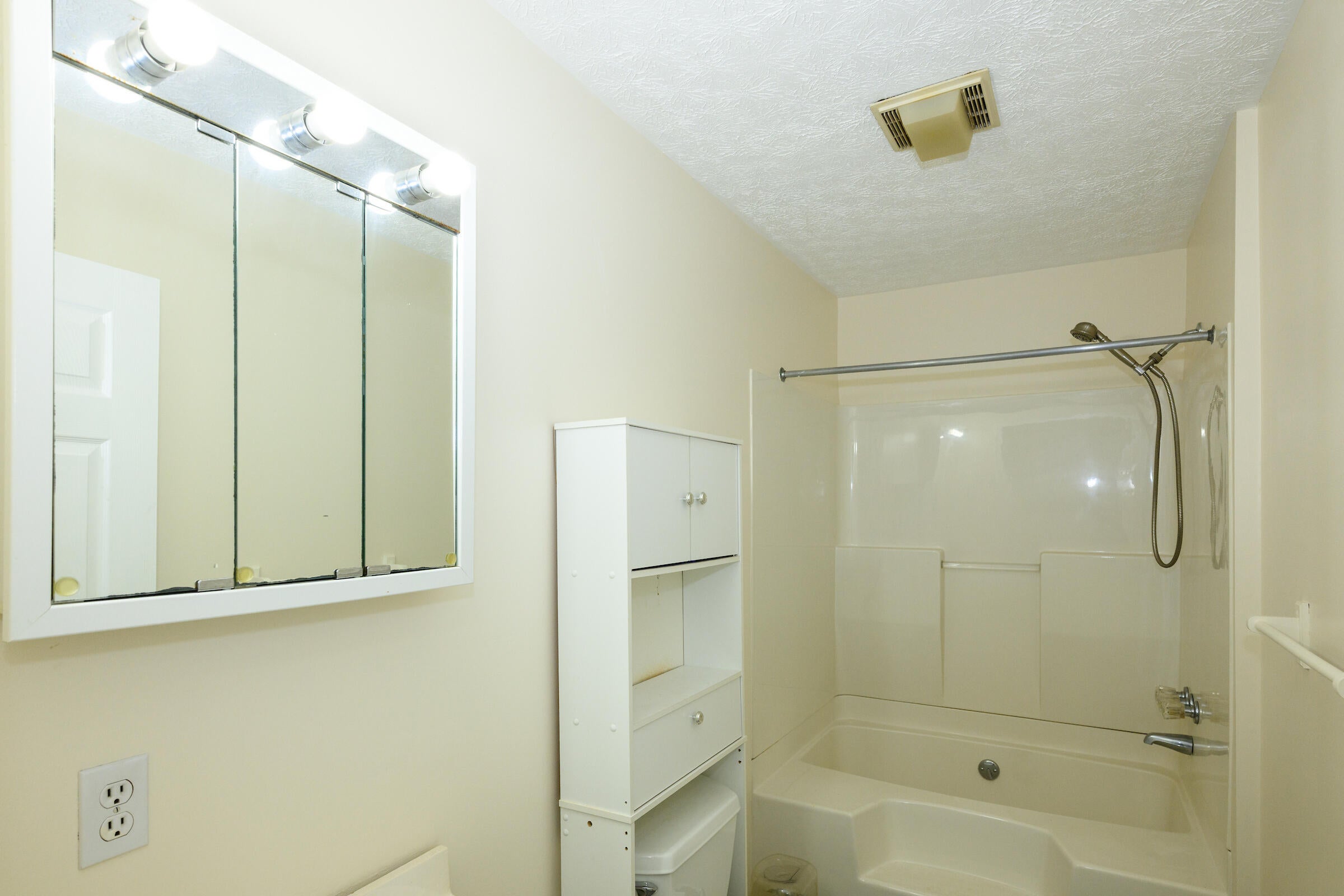 2704 Stone House Road Caldwell, WV 24925 - Photo 27 of 94 Gallery Image 27