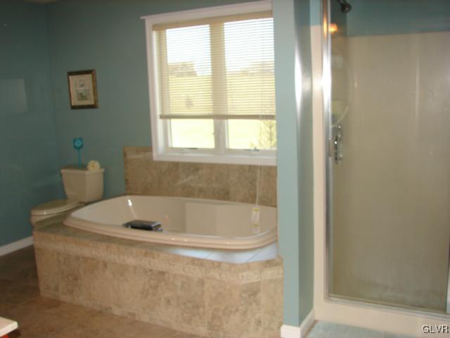 3391 Murphy Road Northampton, PA 18067 - Photo 7 of 22 Master Bath