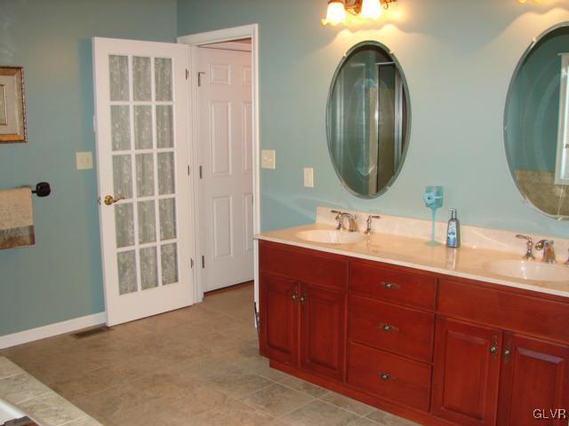 3391 Murphy Road Northampton, PA 18067 - Photo 8 of 22 Master Bath