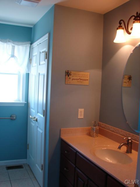 3391 Murphy Road Northampton, PA 18067 - Photo 10 of 22 Guest Bathroom