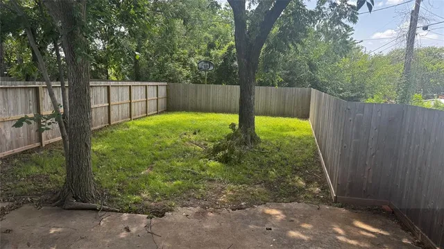 $2,200 | 1011 South Armstrong Avenue, Denison, TX 75020