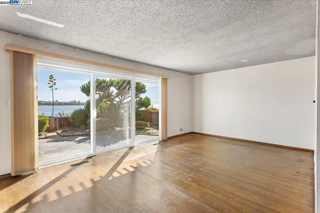 $995,000 | 2904 Bayview Drive, Alameda, CA 94501