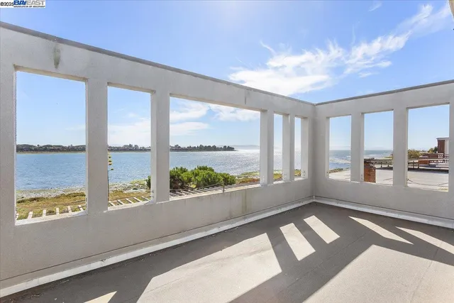 $995,000 | 2904 Bayview Drive, Alameda, CA 94501