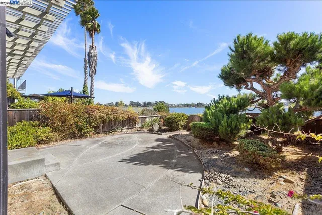 $995,000 | 2904 Bayview Drive, Alameda, CA 94501