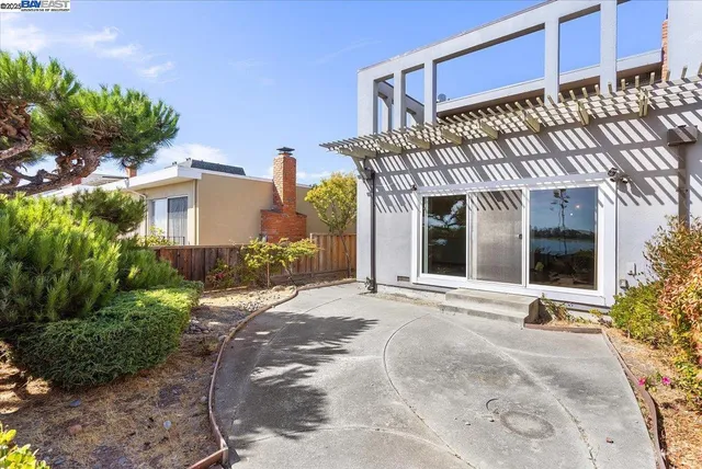 $995,000 | 2904 Bayview Drive, Alameda, CA 94501