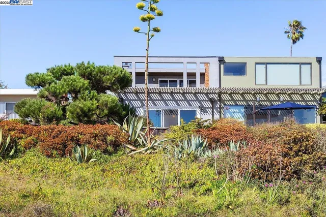 $995,000 | 2904 Bayview Drive, Alameda, CA 94501