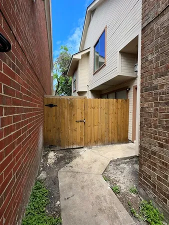 $220,000 | 935 Fairbanks Circle, Duncanville, TX 75137