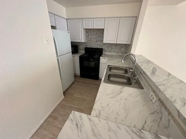 $220,000 | 935 Fairbanks Circle, Duncanville, TX 75137