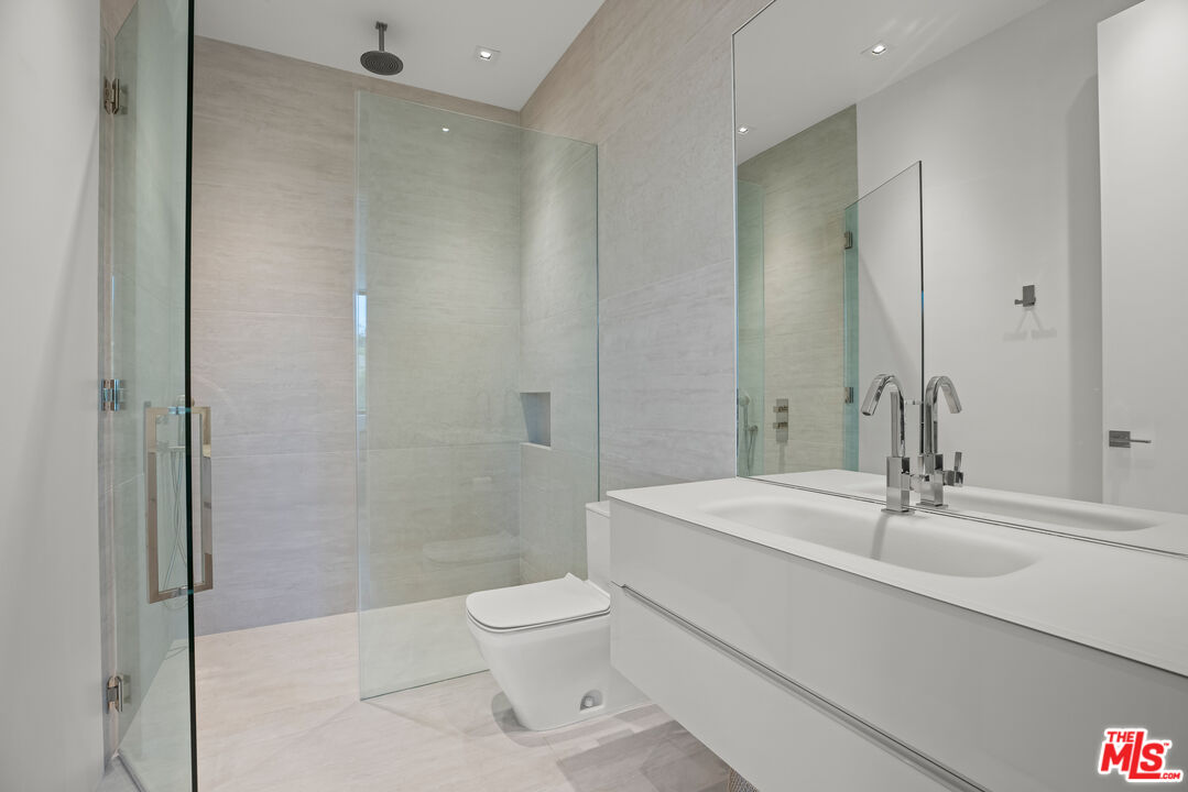 9674 Highridge Drive Beverly Hills, CA 90210 - Photo 20 of 29 a bathroom with a sink a toilet and shower