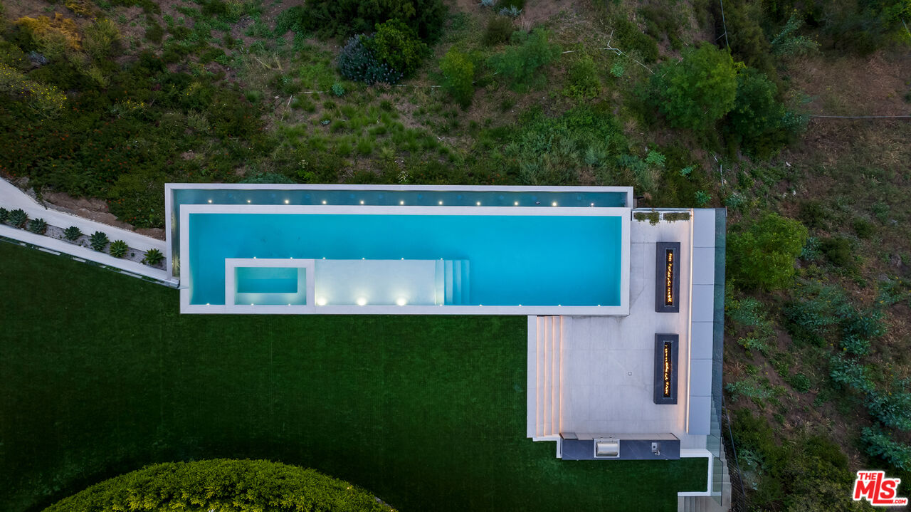 9674 Highridge Drive Beverly Hills, CA 90210 - Photo 28 of 29 view of outdoor space