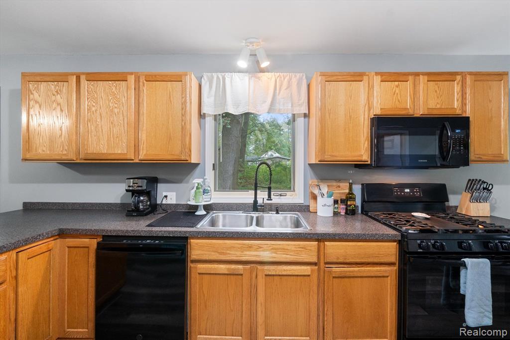 4926 Taft Road Algonac, MI 48001 - Photo 14 of 45