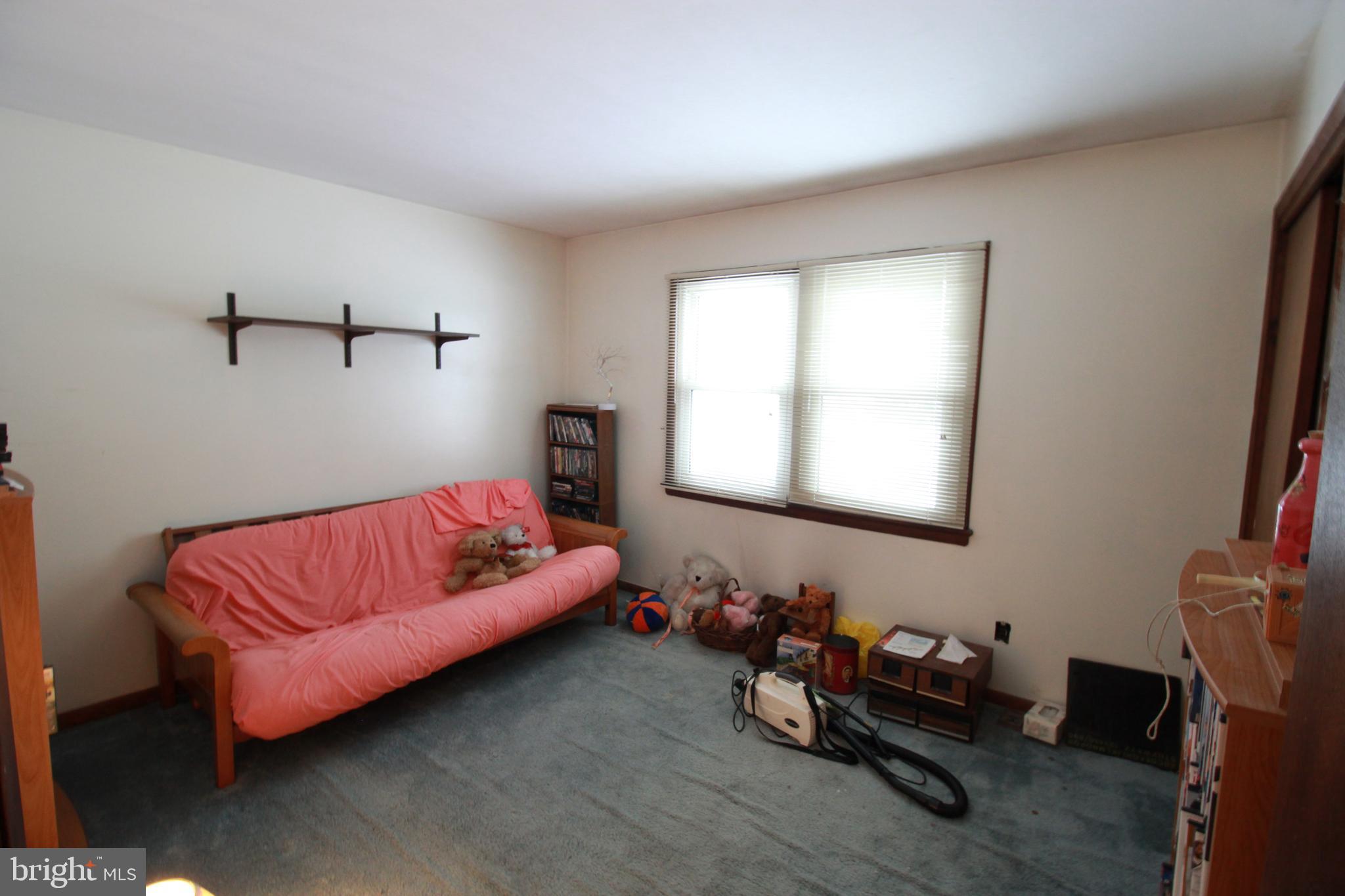 34 Applegate Road Jobstown, NJ 08041 - Photo 12 of 29 a living room with furniture and a window