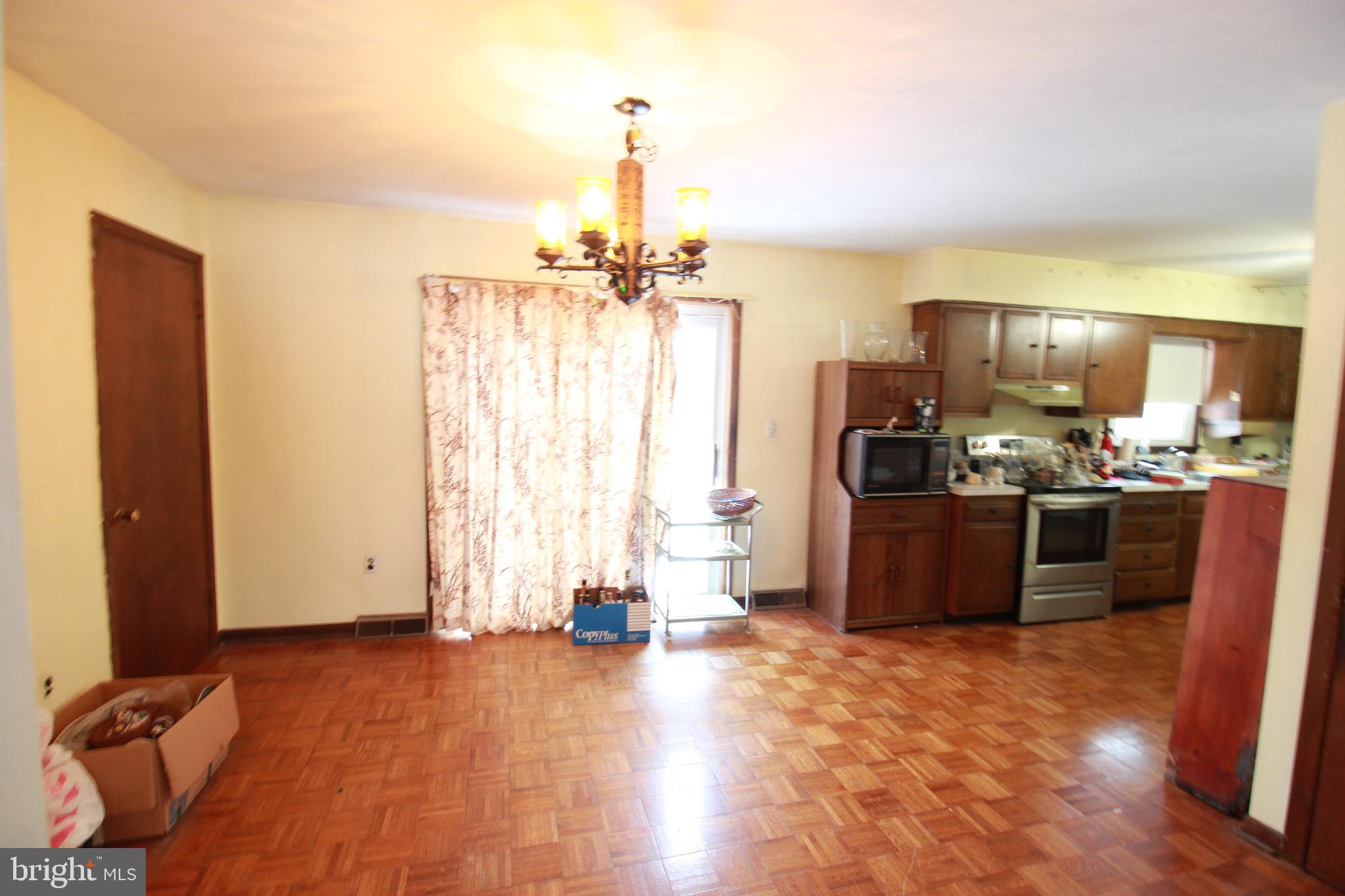 34 Applegate Road Jobstown, NJ 08041 - Photo 7 of 29 a view of kitchen with furniture and refrigerator