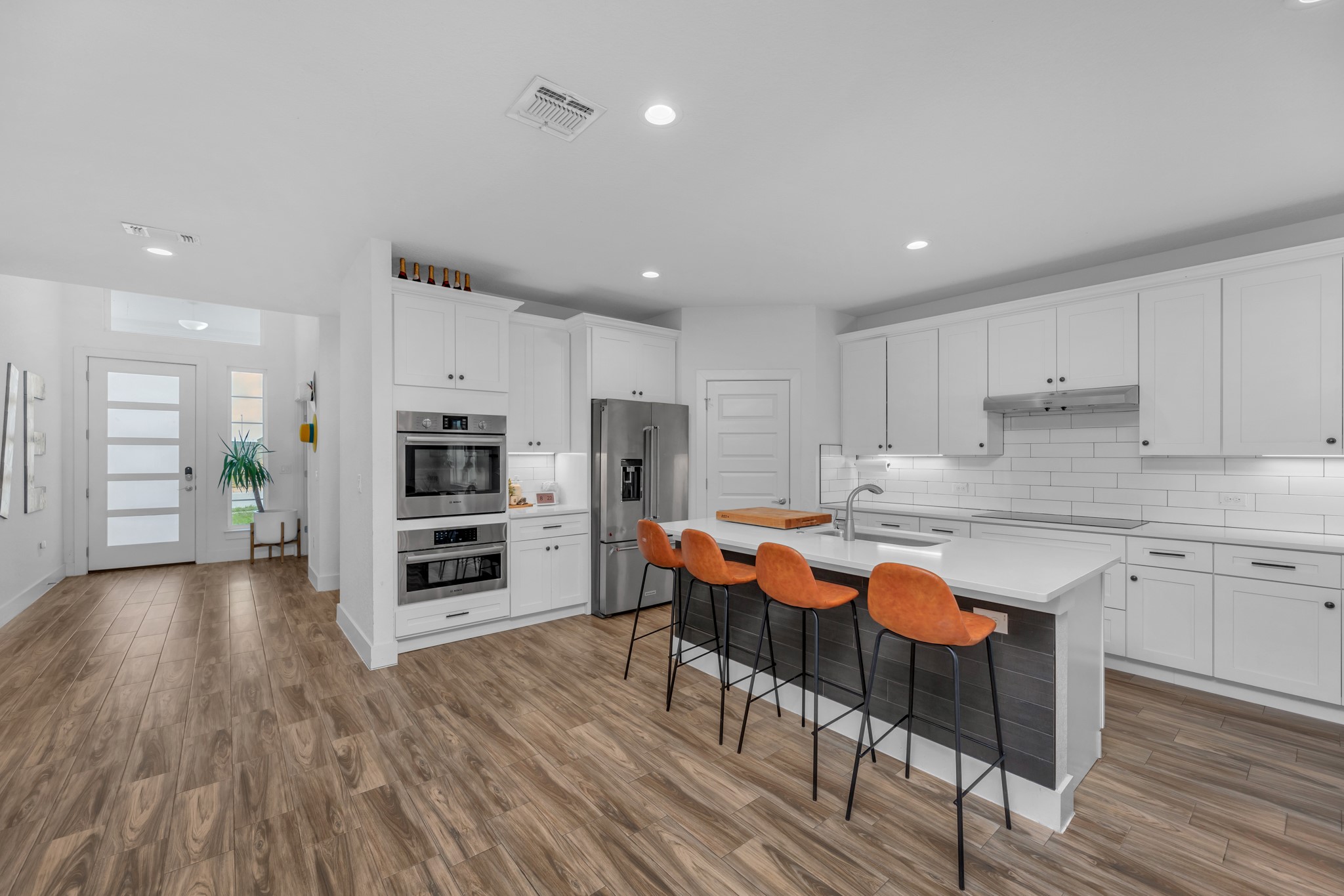 16512 Fetching Avenue Manor, TX 78653 - Photo 11 of 39 Kitchen featuring stainless steel appliances, tasteful backsplash, and visible vents