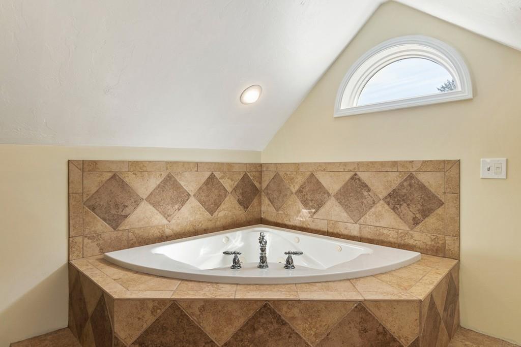 25 Rennie Street Lunenburg, MA 01462 - Photo 4 of 41 Gallery Image 4