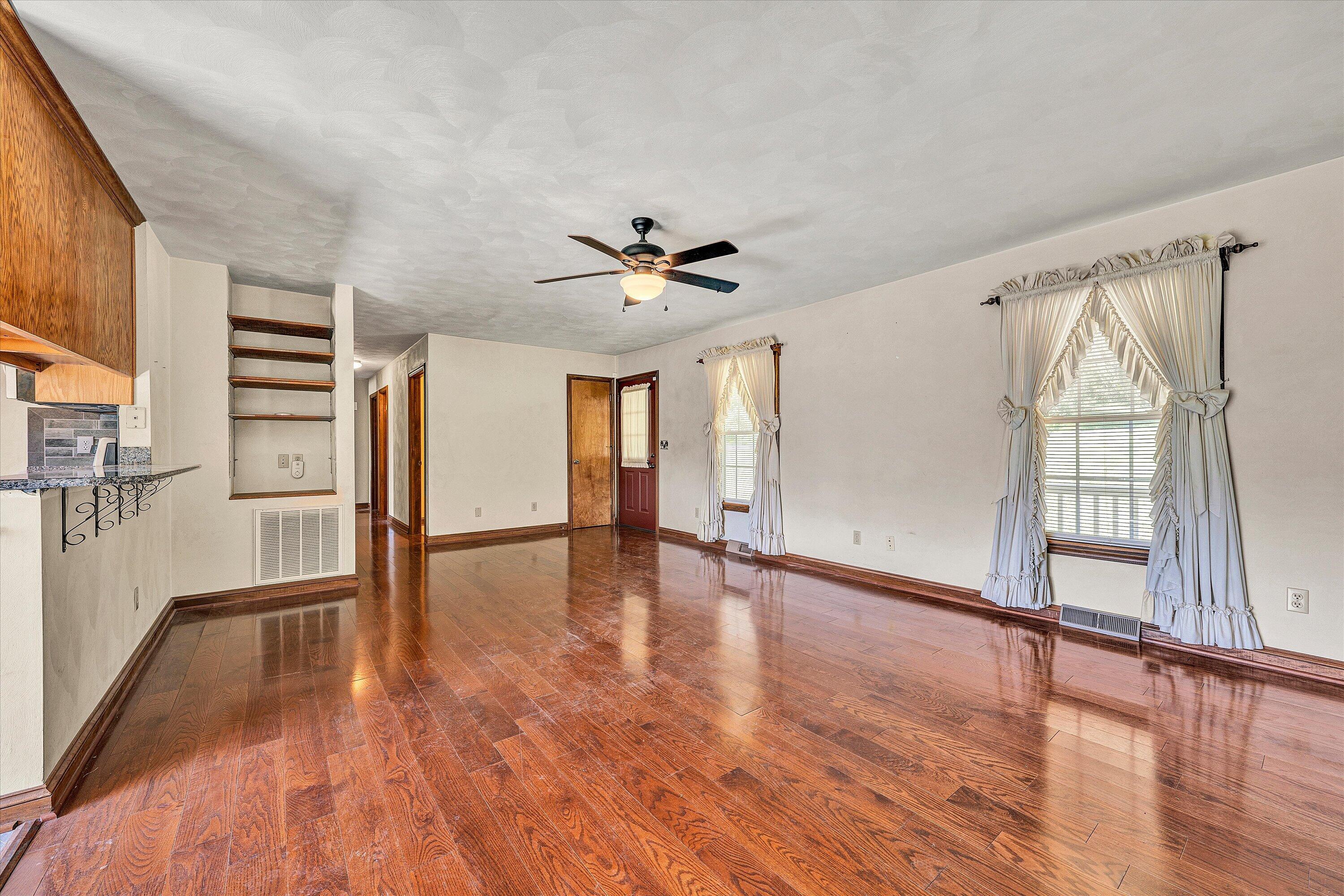 6180 Poage Valley Road Roanoke, VA 24018 - Photo 10 of 46 10-DSC01350