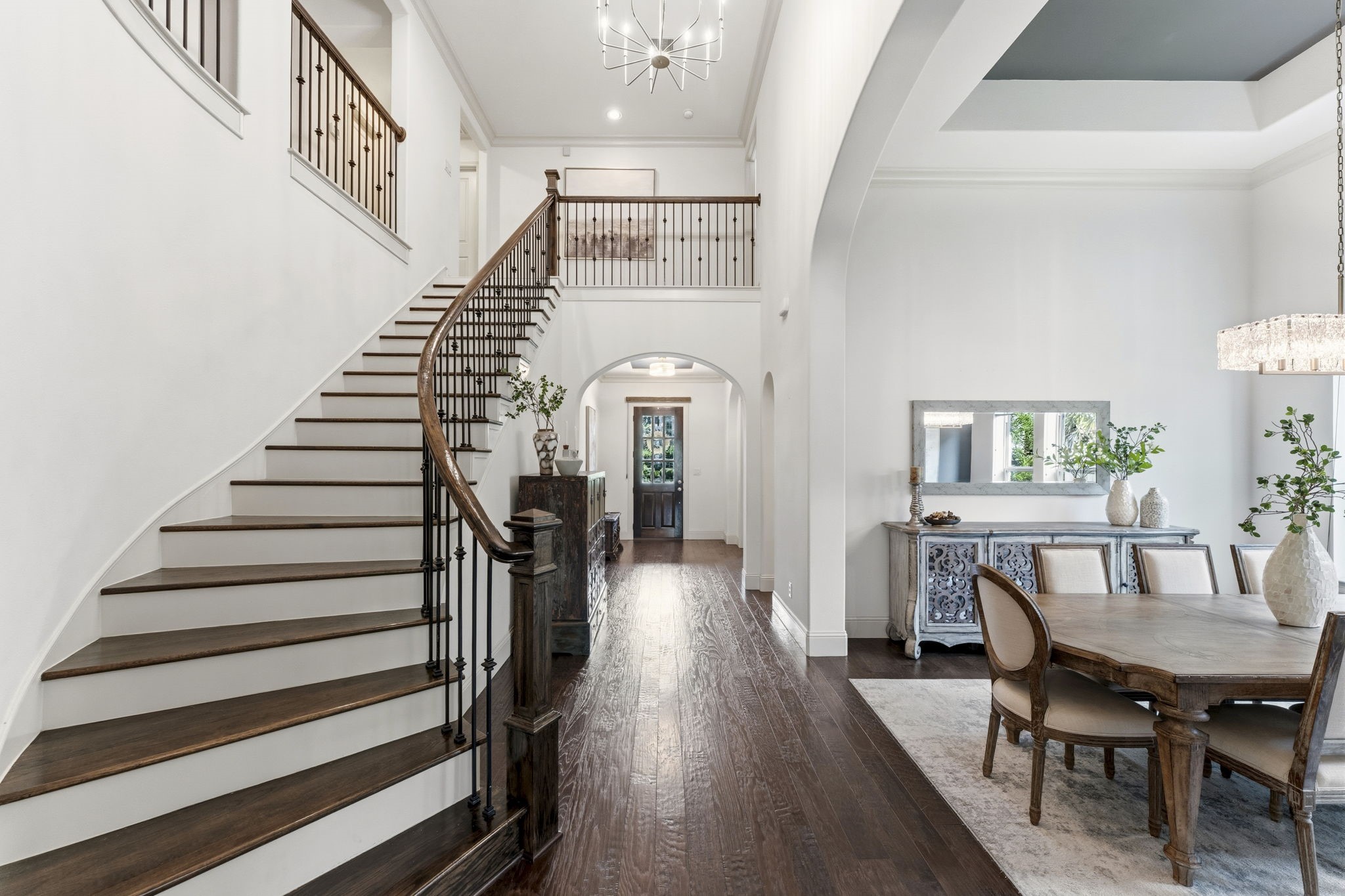 10 Spincaster Drive Spring, TX 77389 - Photo 3 of 38 Light and bright entryway with sweeping staircase and soaring ceilings.