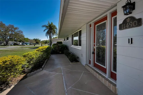 $3,300 | 11490 84th Avenue, Seminole, FL 33772