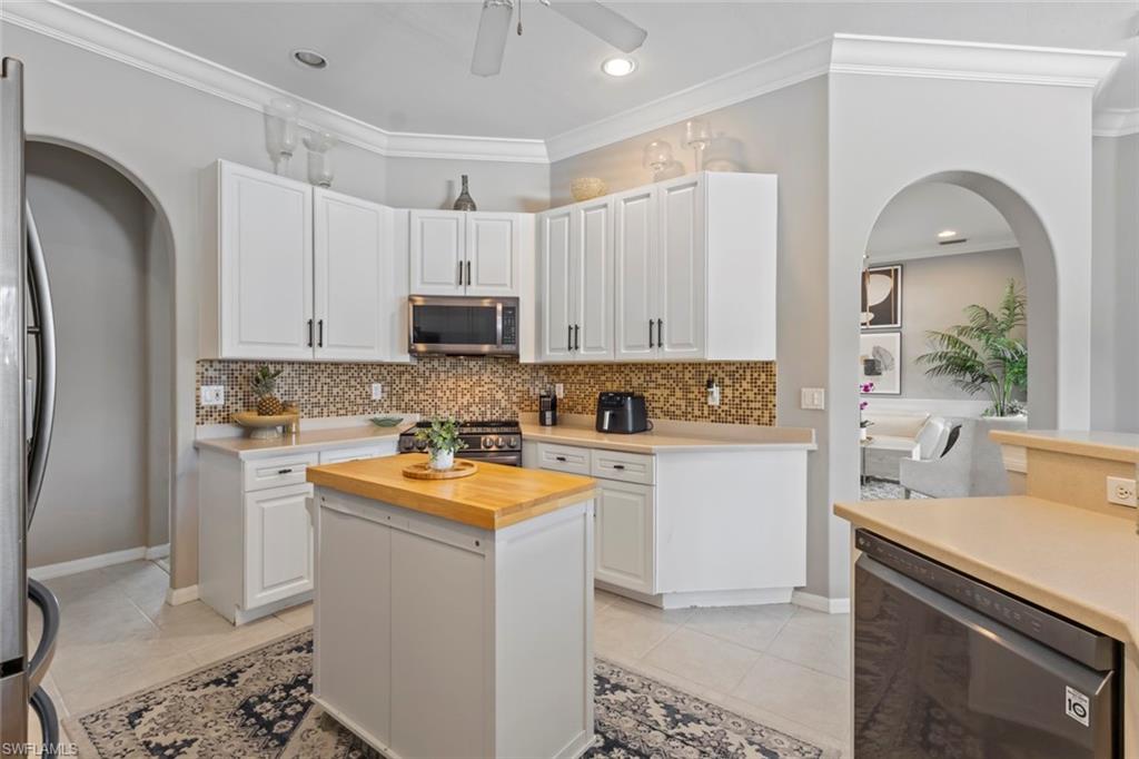 8524 Laurel Lakes Boulevard Naples, FL 34119 - Photo 11 of 42