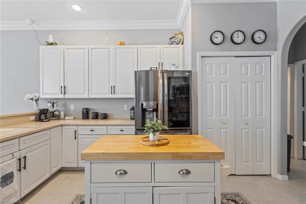 8524 Laurel Lakes Boulevard Naples, FL 34119 - Photo 10 of 42